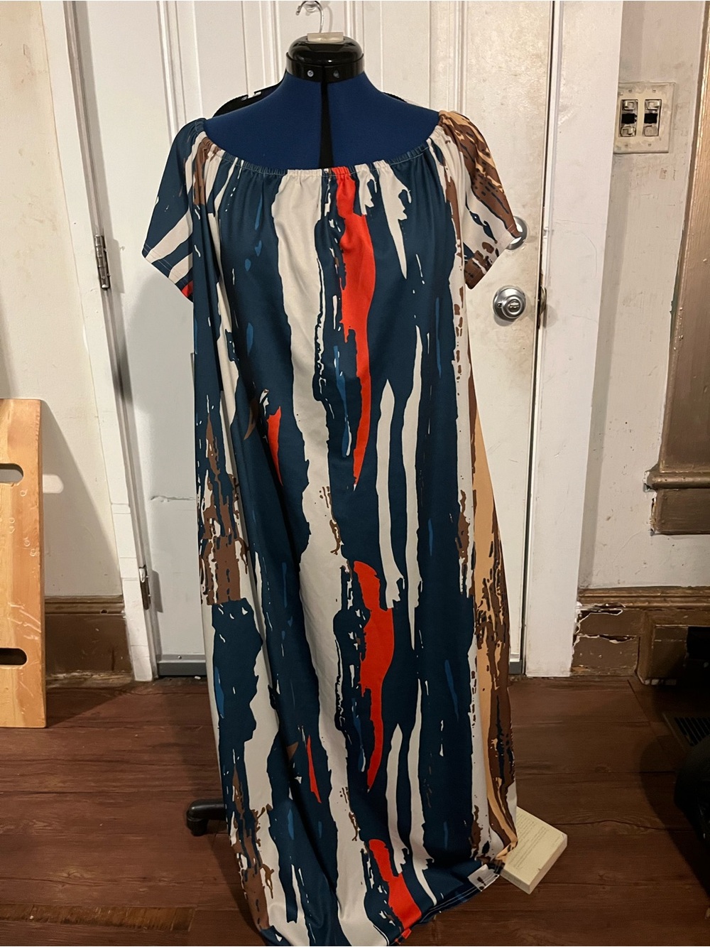 Women’s 4XL Abstract Print Maxi Dress Stretchy Elastic Neckline Pockets